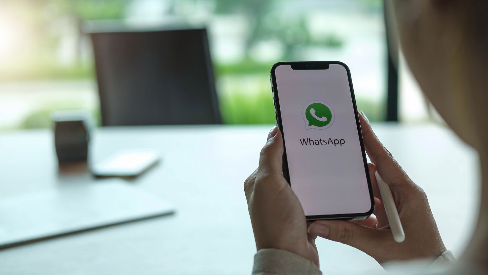 Chinese on Tinder Asking for WhatsApp – A Guide to Navigating Online Connections