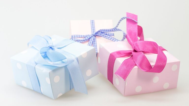 Mystery Boxes vs Curated Boxes: Know The Difference