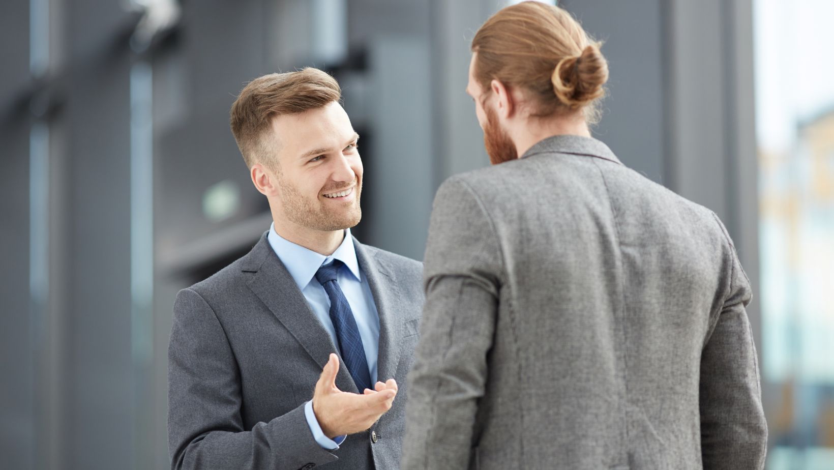 The impact of shuffling rhythm, card rhythm and eye contact on people